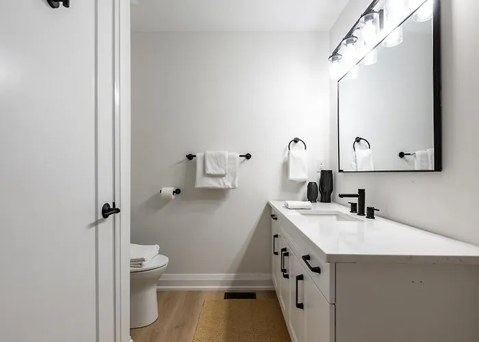 Luxury 4Br Retreat Minutes From Niagara Falls