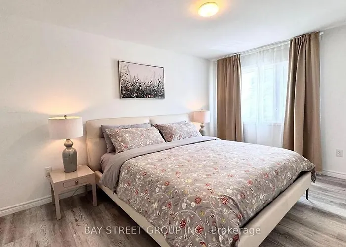 Two Adjacent 4 Bedroom Townhouse Units In The Fallsview District Walk To The Falls
