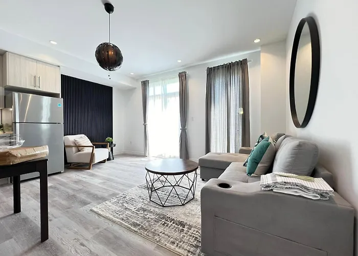 Two Adjacent 4 Bedroom Townhouse Units In The Fallsview District Walk To The Falls